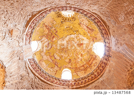 世界遺産アムラ城の壁画(ヨルダン) 13487568