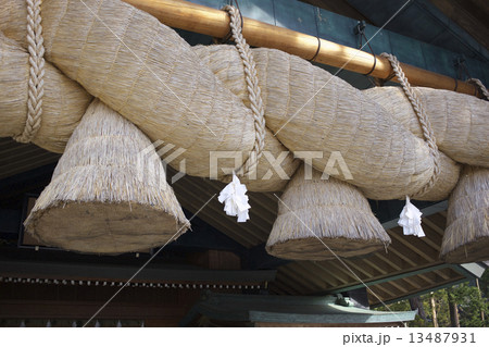 出雲大社の神楽殿の注連縄 13487931