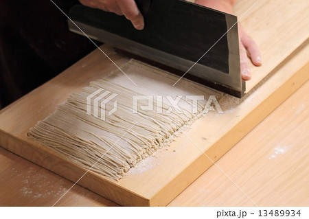 蕎麦打ち 13489934