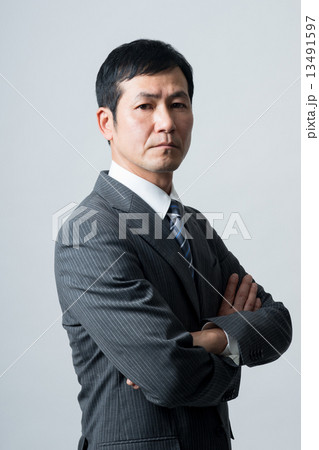 ミドルのビジネスマン 13491597