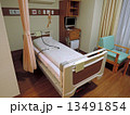 病院の病室ベッド 13491854