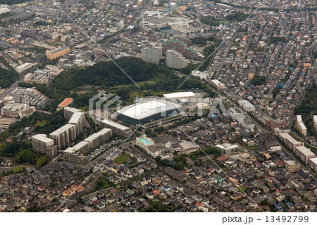 横浜市都筑区の横浜国際プール付近を空撮 13492799