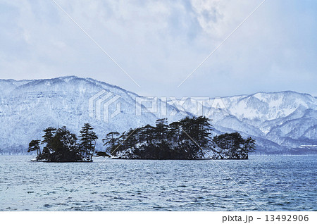 冬の十和田湖 13492906