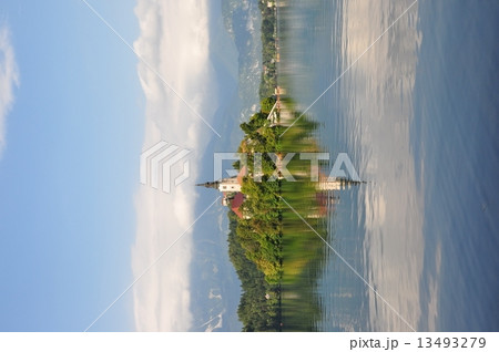 ブレッド湖に浮かぶ聖マリア教会 13493279