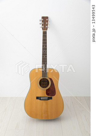 アコースティックギター 13499543