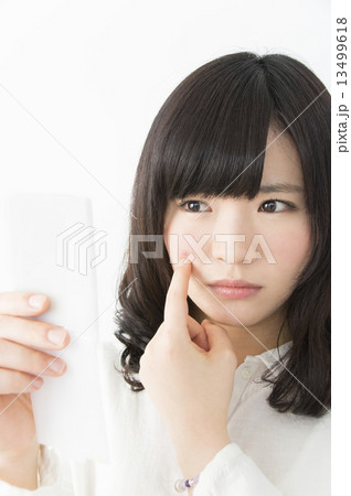 ニキビ ニキビ 13499618