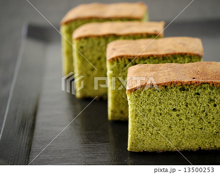 抹茶カステラ　カット画像（横位置） 13500253