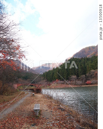 秋の碓氷湖 13500918