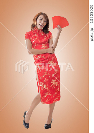 Chinese woman dress cheongsam and hold red envelope Chinese woman dress cheongsam and hold red envelope 13505029