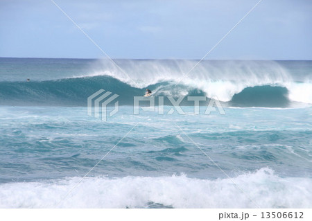 オアフ島ノースショアの波 13506612