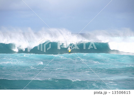 オアフ島ノースショアの波 13506615