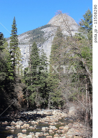 冬のヨセミテ国立公園 13508290