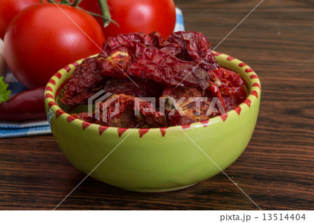 Dried tomtoes 13514404