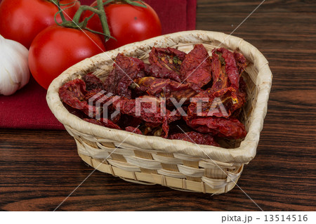 Dried tomtoes 13514516