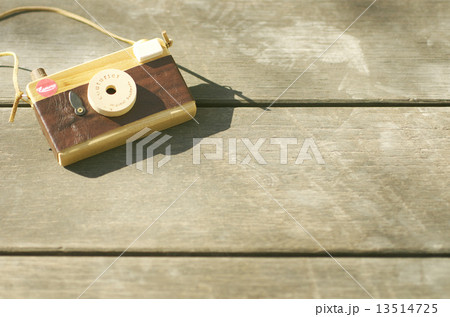 木のおもちゃのカメラ 13514725