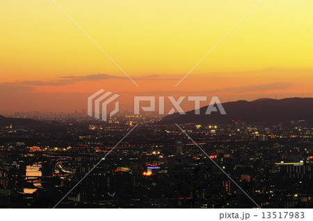 京都市南部夕景 13517983