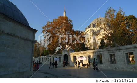 イスタンブールの回教寺院シュレイマニエ回教寺院外観 13518312