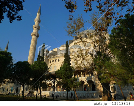 イスタンブールの回教寺院シュレイマニエ回教寺院外観 イスタンブールの回教寺院シュレイマニエ回教寺院外観 13518313