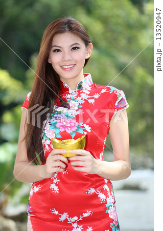 Beautiful red cheongsam Beautiful red cheongsam 13520947
