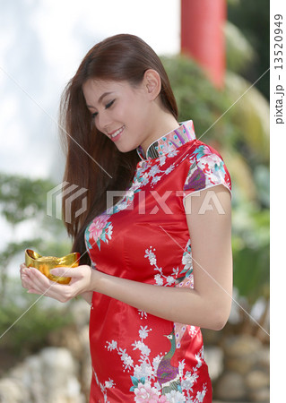 Beautiful red cheongsam 13520949