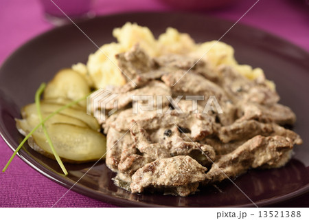 Beef Stroganoff with mashed potato 13521388