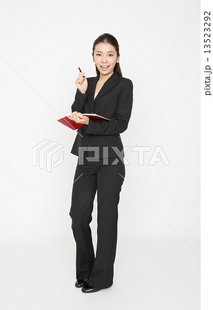 思い出したビジネスウーマン 13523292