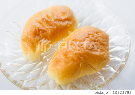 mini bread on white background 13523792