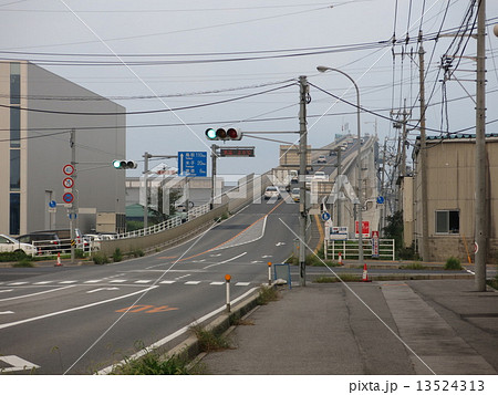 松江市の江島から見た江島大橋(ベタ踏み坂) 松江市の江島から見た江島大橋(ベタ踏み坂) 13524313
