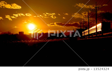 夕焼けの列車 夕焼けの列車 13524324