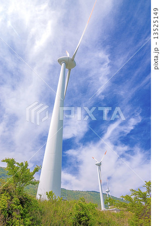 風力発電所と空 13525149