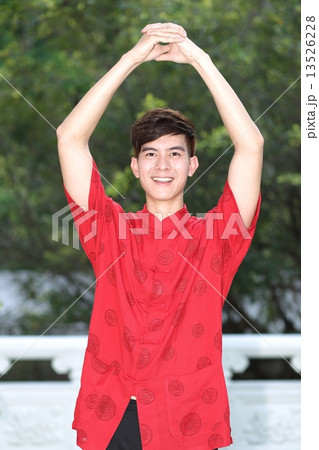 Handsome guy in changpao 13526228