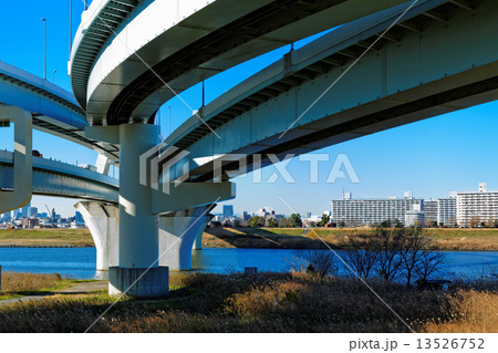 江北ジャンクションと五色桜大橋と富士山 江北ジャンクションと五色桜大橋と富士山 13526752