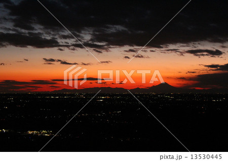 黄昏の富士遠景 13530445