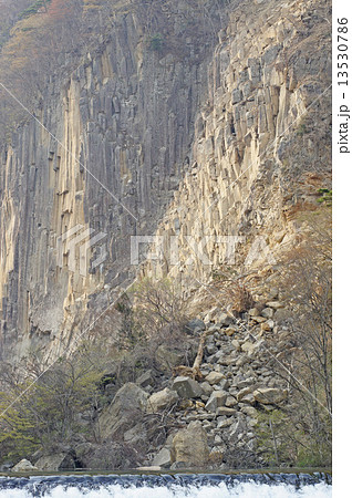 七ヶ宿町の柱状節理 13530786