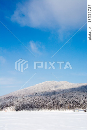 太陽に輝く山頂 13532787