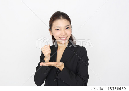 ビジネスウーマン 13536620