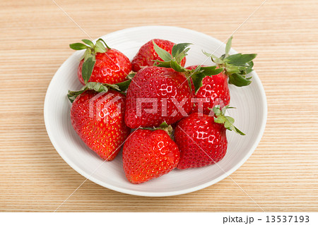 イチゴ　あまおう 13537193
