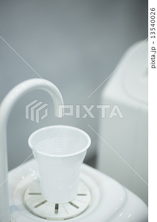 Dentist water cup tap filler in dental clinic 13540026