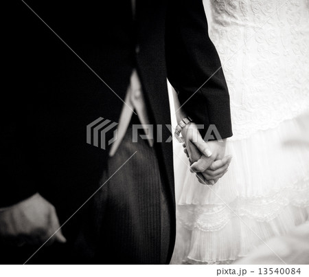 Bride and groom holding hands in wedding marriage ceremony 13540084