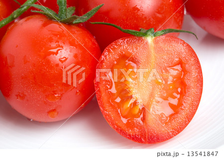 カットしたミディトマト 13541847