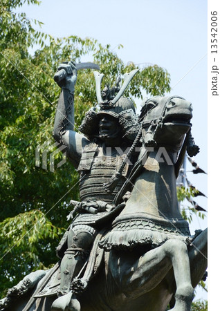 新田義貞の騎馬像（京王線･分倍河原駅前ロータリー／東京都府中市片町） 13542006