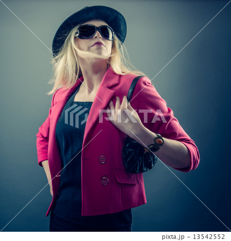 Urbane woman Urbane woman 13542552