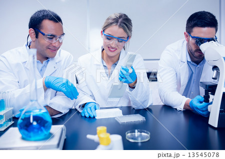 Science students working together in the lab 13545078