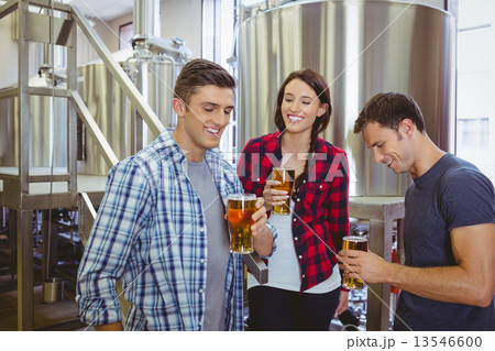 Young hipsters tasting beer together 13546600