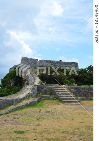 世界遺産・勝連城跡(沖縄県うるま市勝連南風原) 世界遺産・勝連城跡(沖縄県うるま市勝連南風原) 13549400