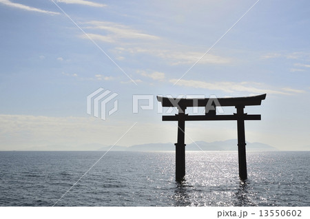 琵琶湖の風景　白鬚神社 13550602
