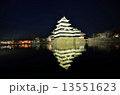 松本城　夜桜とライトアップ 13551623