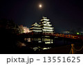 松本城　満月と夜桜 13551625