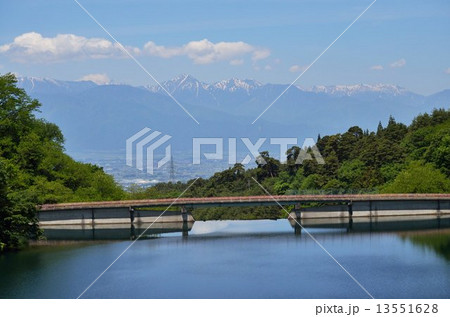新緑の牛伏寺ダムからの風景 新緑の牛伏寺ダムからの風景 13551628