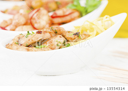 Pollo al limon con ajo - Chicken with lemon and garlic. Tapas!  13554314